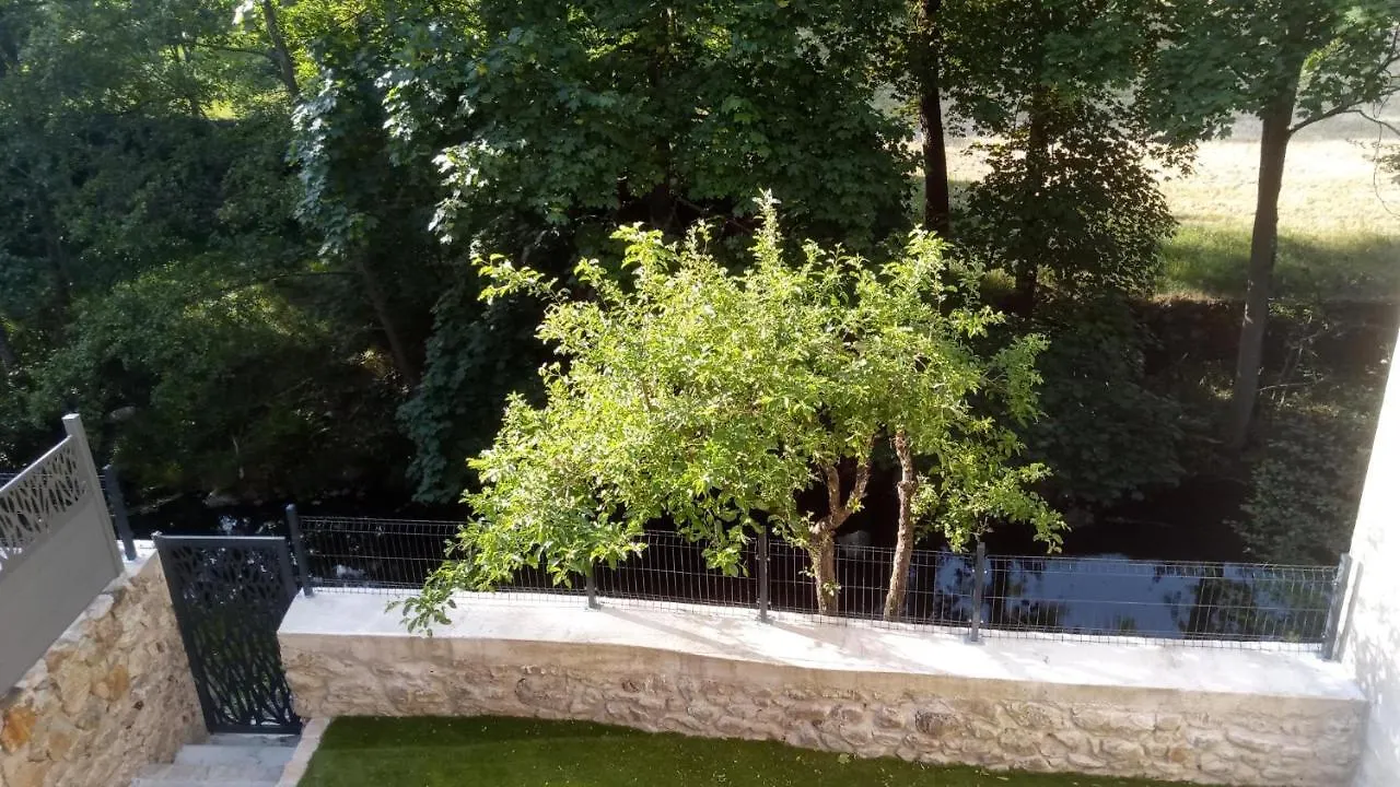Charmante Petite Maison En Pierre, Avec Acces Autonome Satillieu